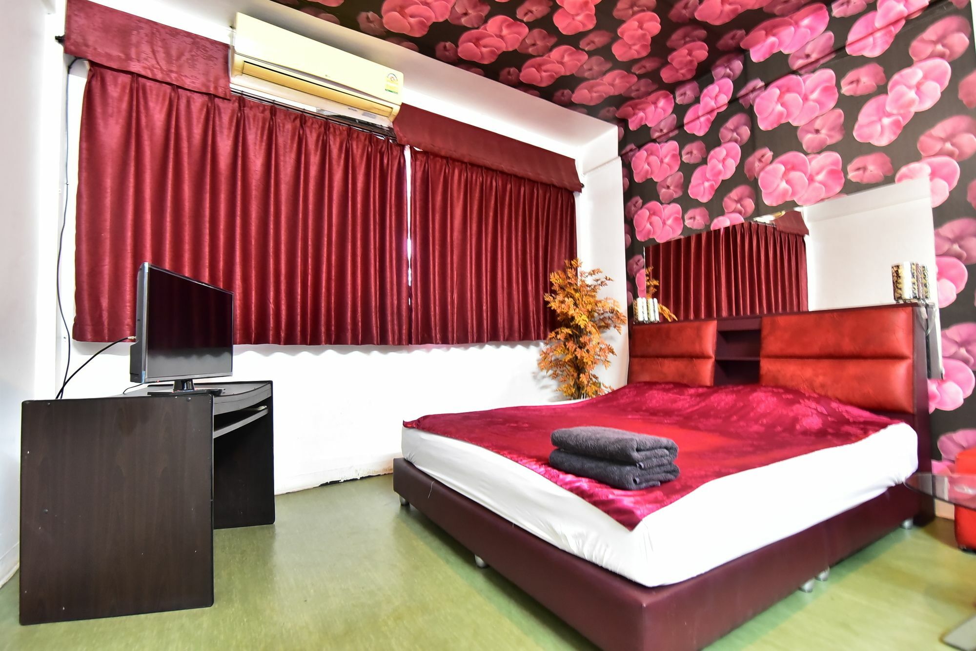 Maxwell Inn Pattaya Bagian luar foto